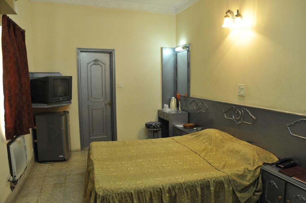 Hotel Heera Calcutta Rum bild