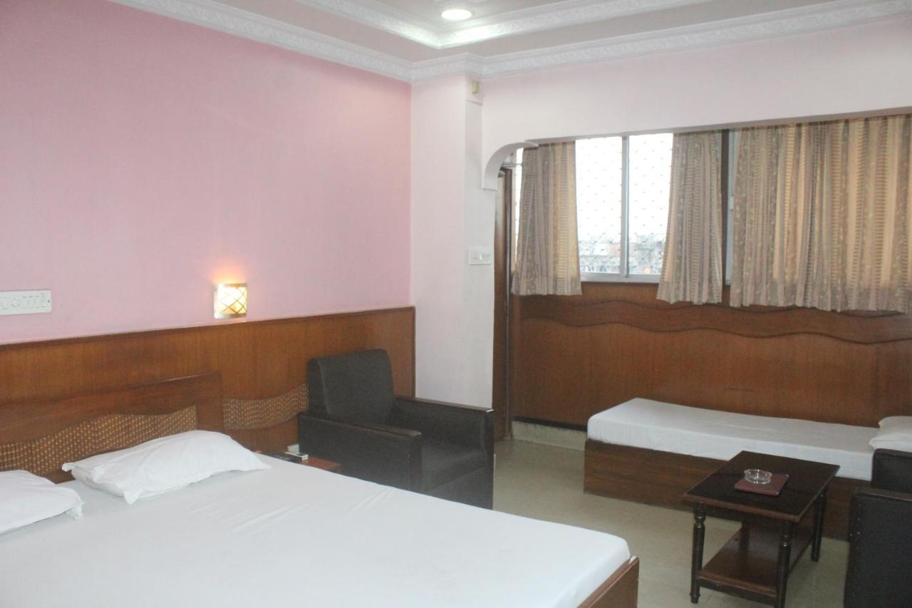 Hotel Heera Calcutta Exteriör bild